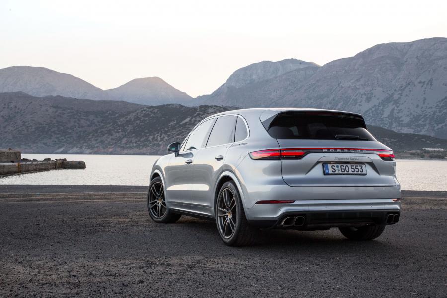  Porsche Cayenne Turbo 2017 года  (WW) (фото 23 из 45)